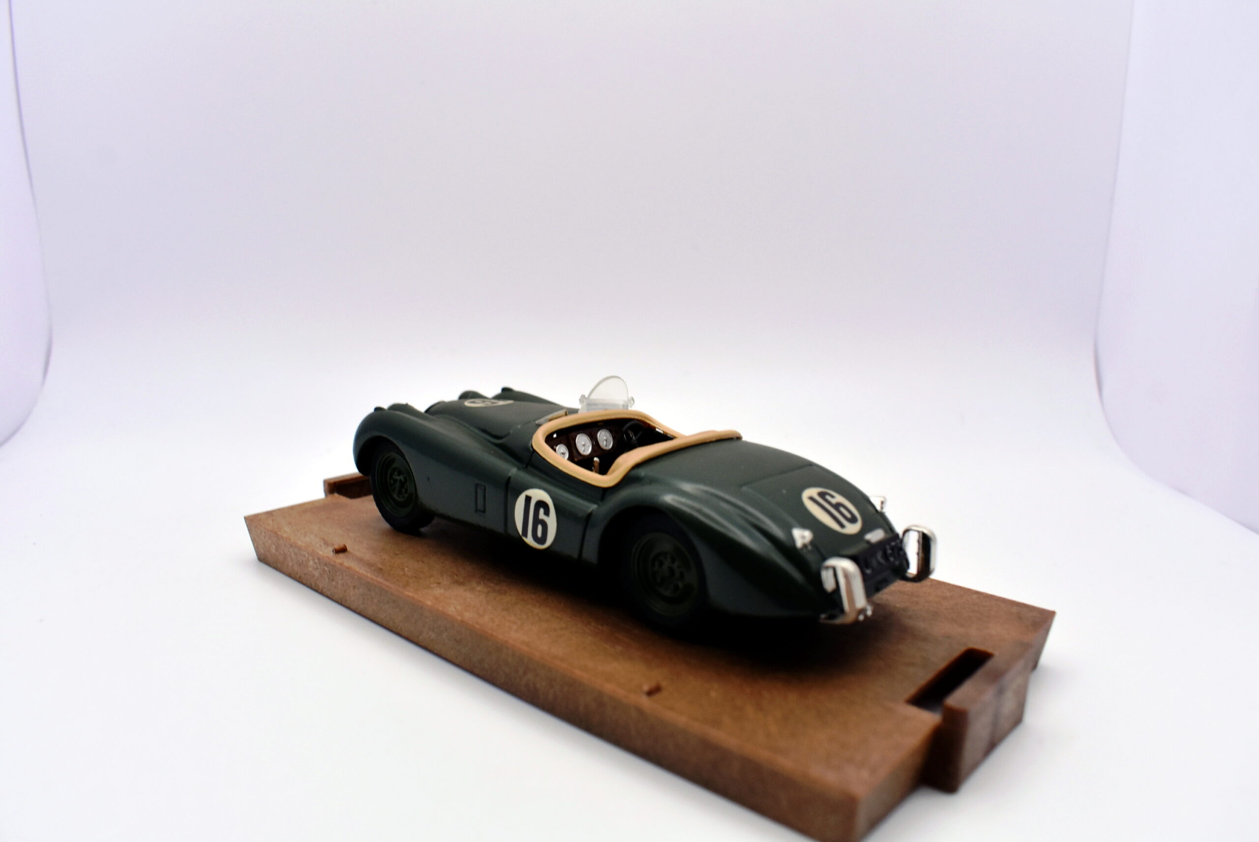 Modellino auto scala 1:43 Jaguar XK 120 Brumm diecast modellismo statico - immagine 4