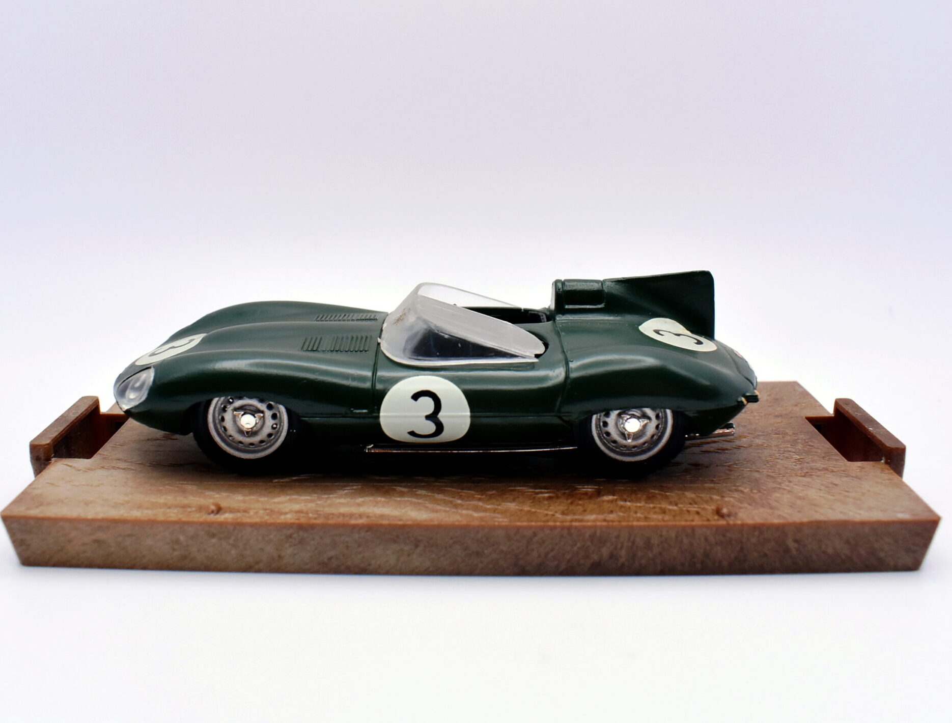 Modellino auto scala 1:43 jaguar D-type Brumm diecast modellismo statico