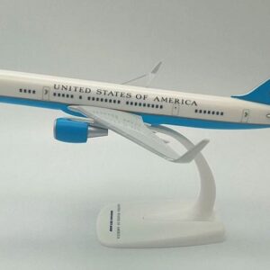 aereo Modellini aerei di linea BOEING 757-200 AIR FORCE TWO 1:200 modellismo statico da collezione