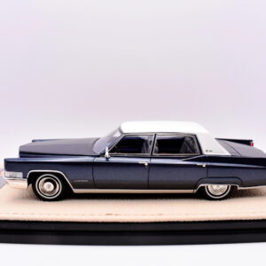 Modellino auto scala 1:43 cadillac fleetwood brougham stamp models modellismo statico