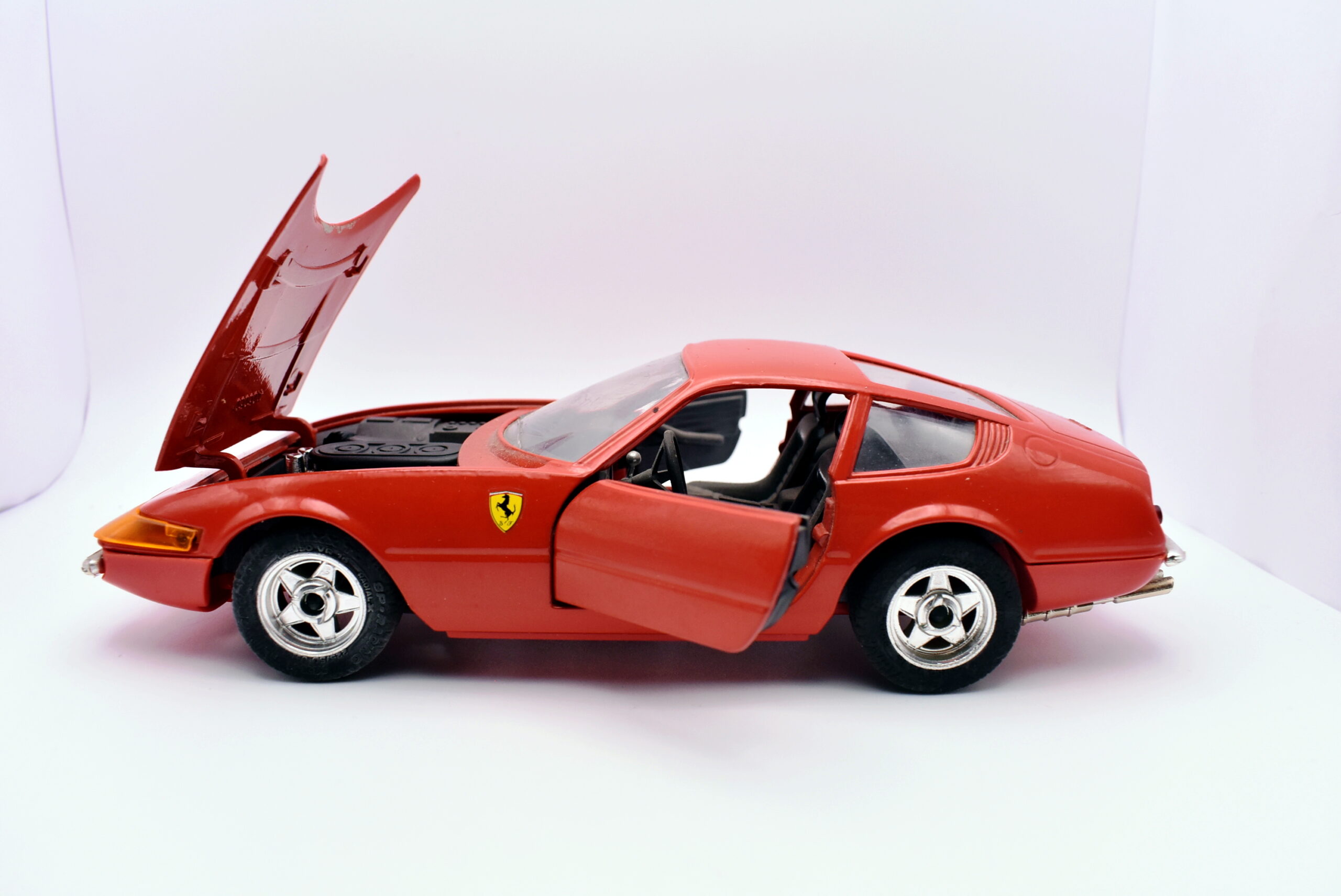 Modellino auto scala 1:24 Ferrari 365 gtb/4 daytona majorette modellismo statico da collezione - immagine 2