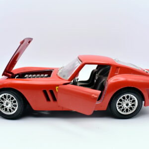 Modellino auto scala 1:24 Ferrari 250 gto Burago modellismo statico da collezione