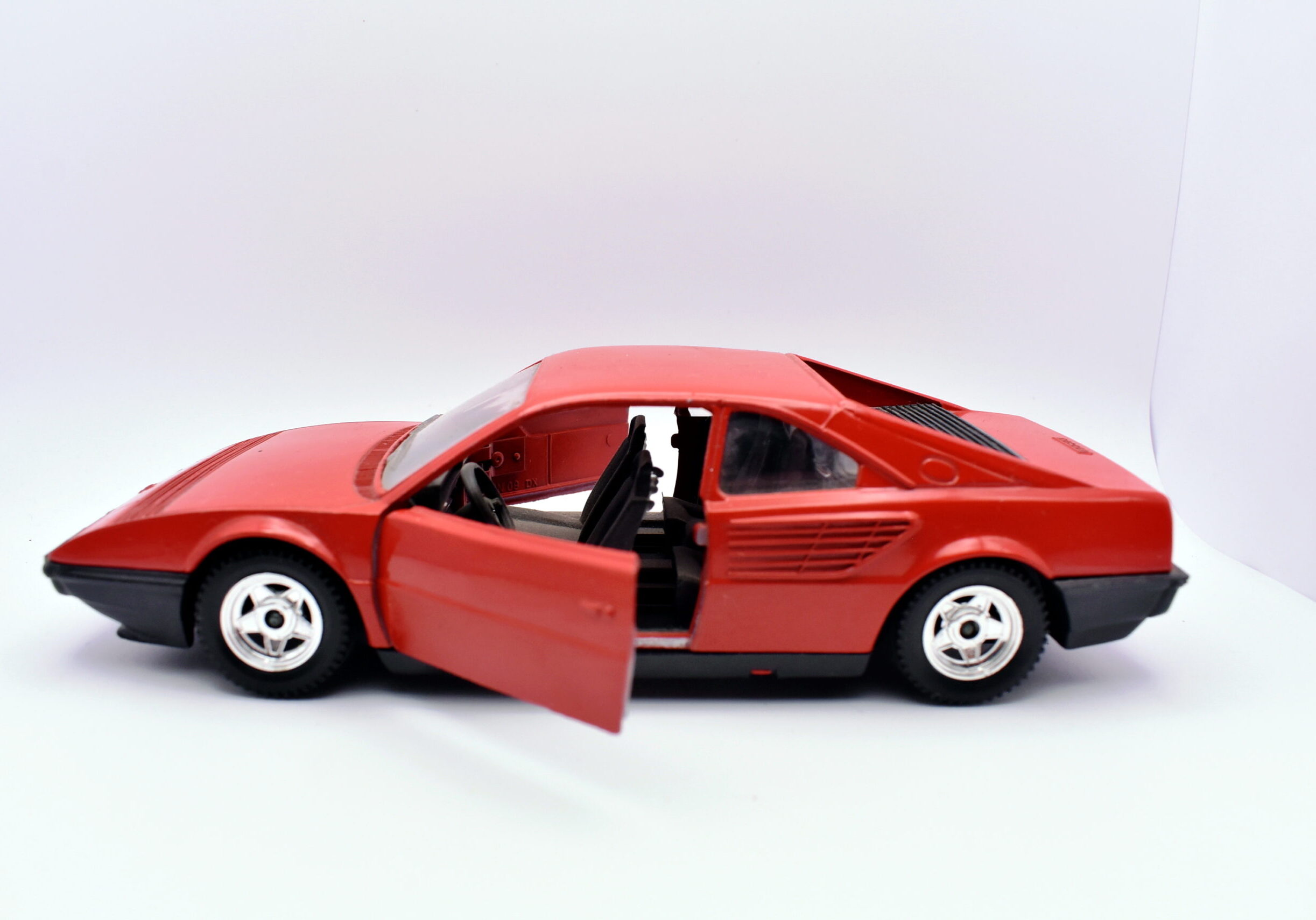 Modellino auto scala 1:24 Ferrari mondial 8 poistil modellismo statico da collezione - immagine 2