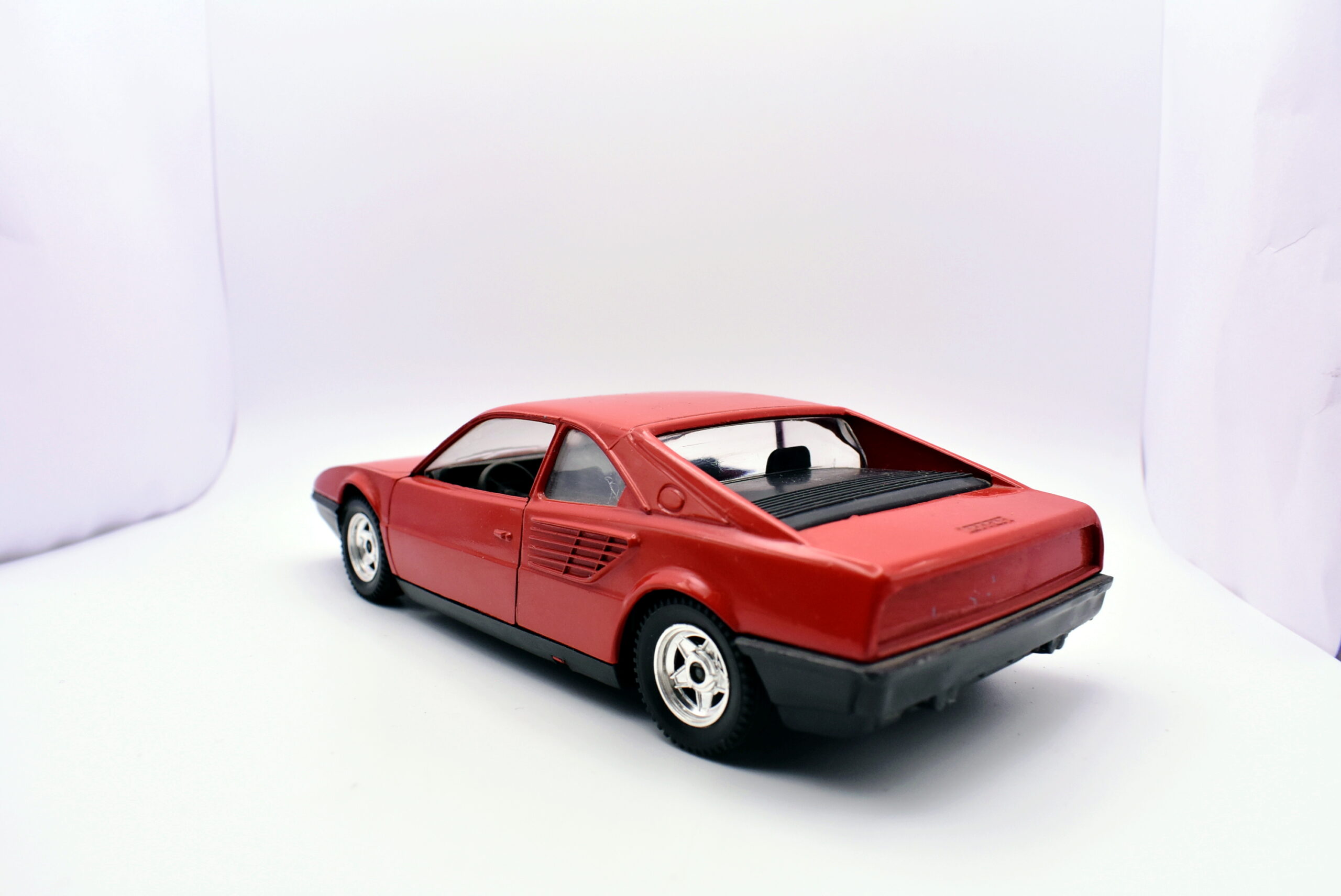 Modellino auto scala 1:24 Ferrari mondial 8 poistil modellismo statico da collezione - immagine 3