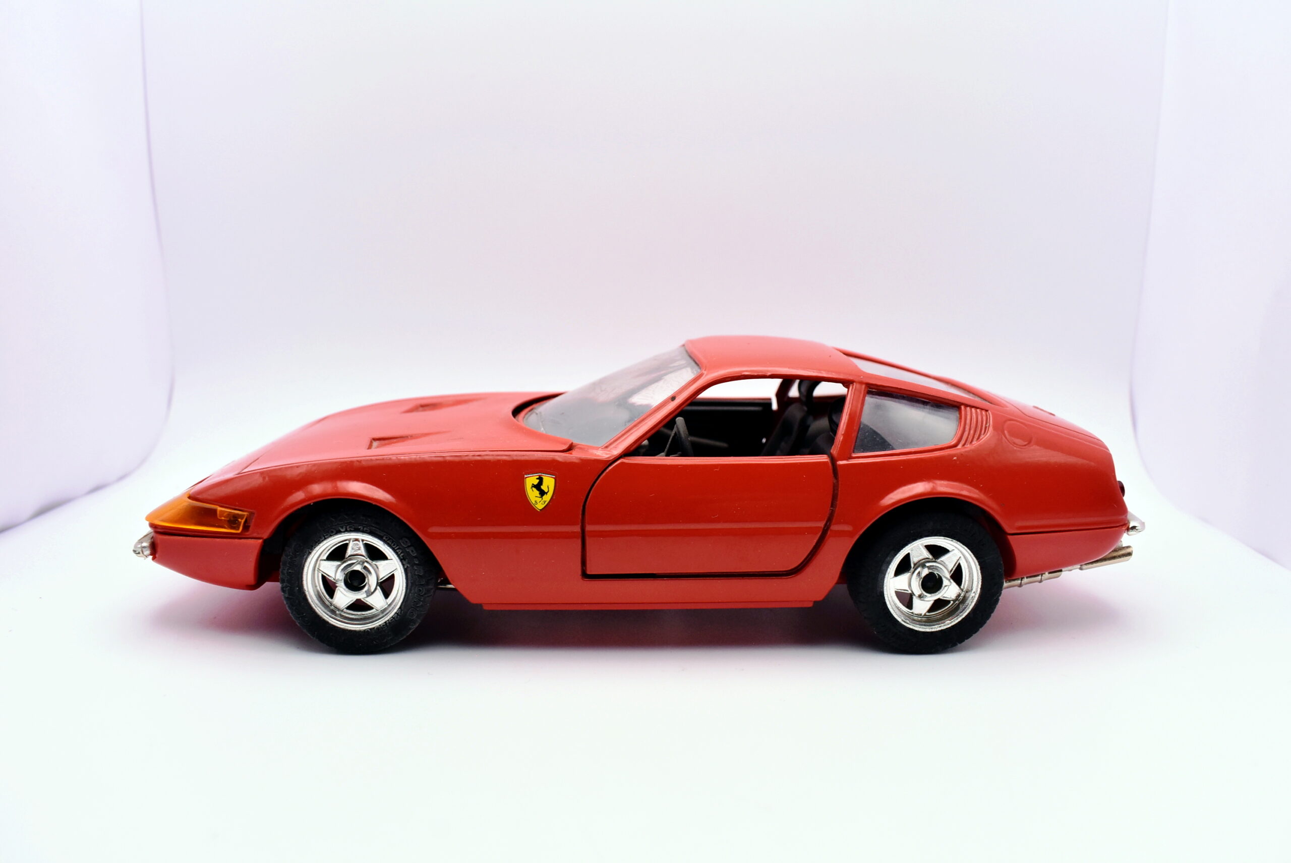 Modellino auto scala 1:24 Ferrari 365 gtb/4 daytona majorette modellismo statico da collezione - immagine 3