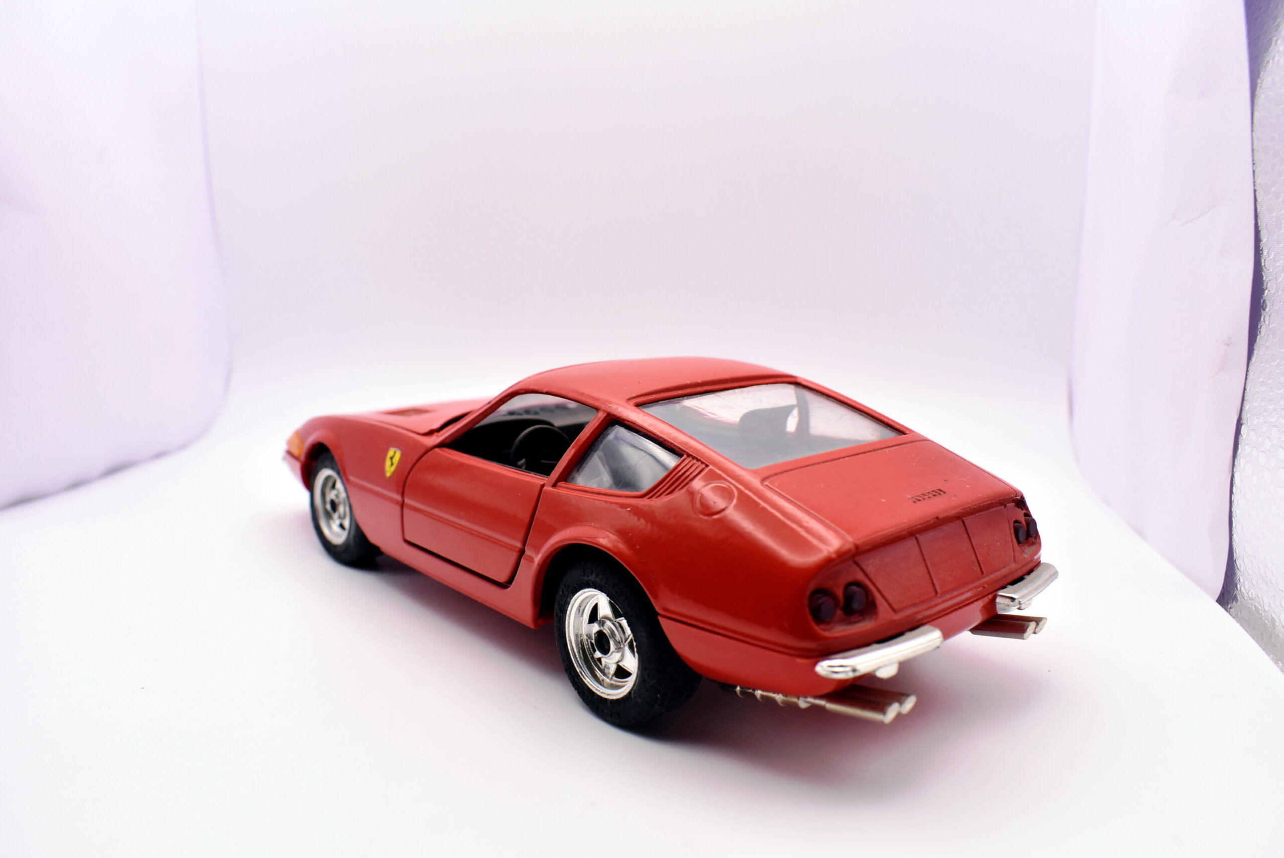 Modellino auto scala 1:24 Ferrari 365 gtb/4 daytona majorette modellismo statico da collezione - immagine 4