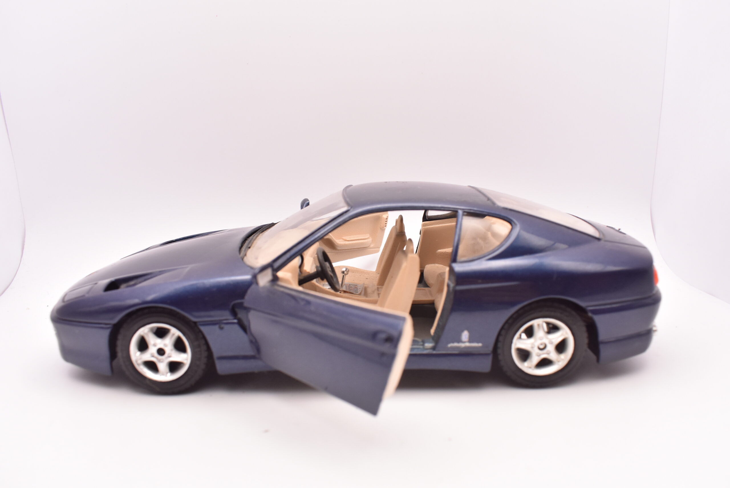 Modellino auto scala 1:24 Ferrari 456gt Burago modellismo statico da collezione