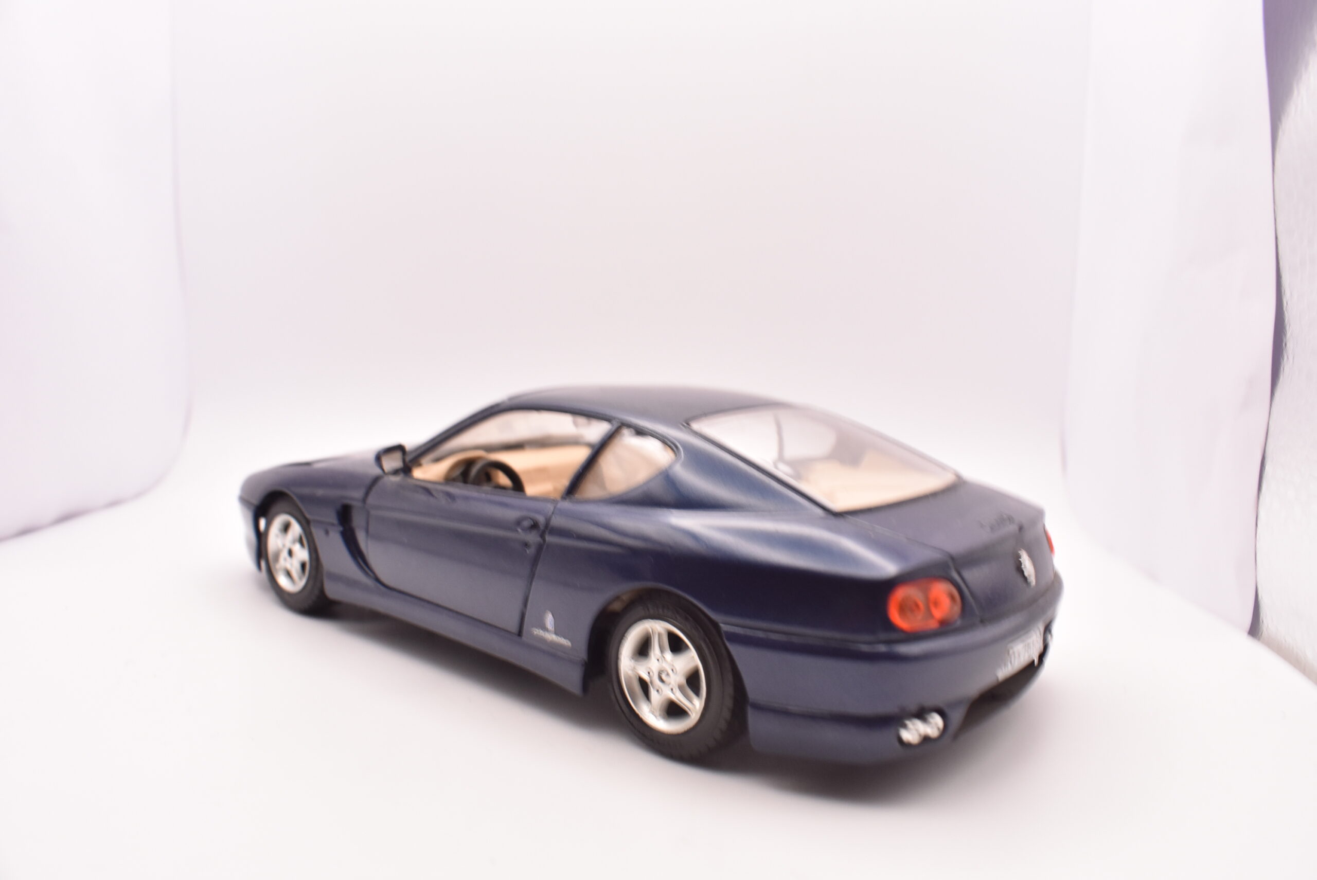 Modellino auto scala 1:24 Ferrari 456gt Burago modellismo statico da collezione - immagine 5