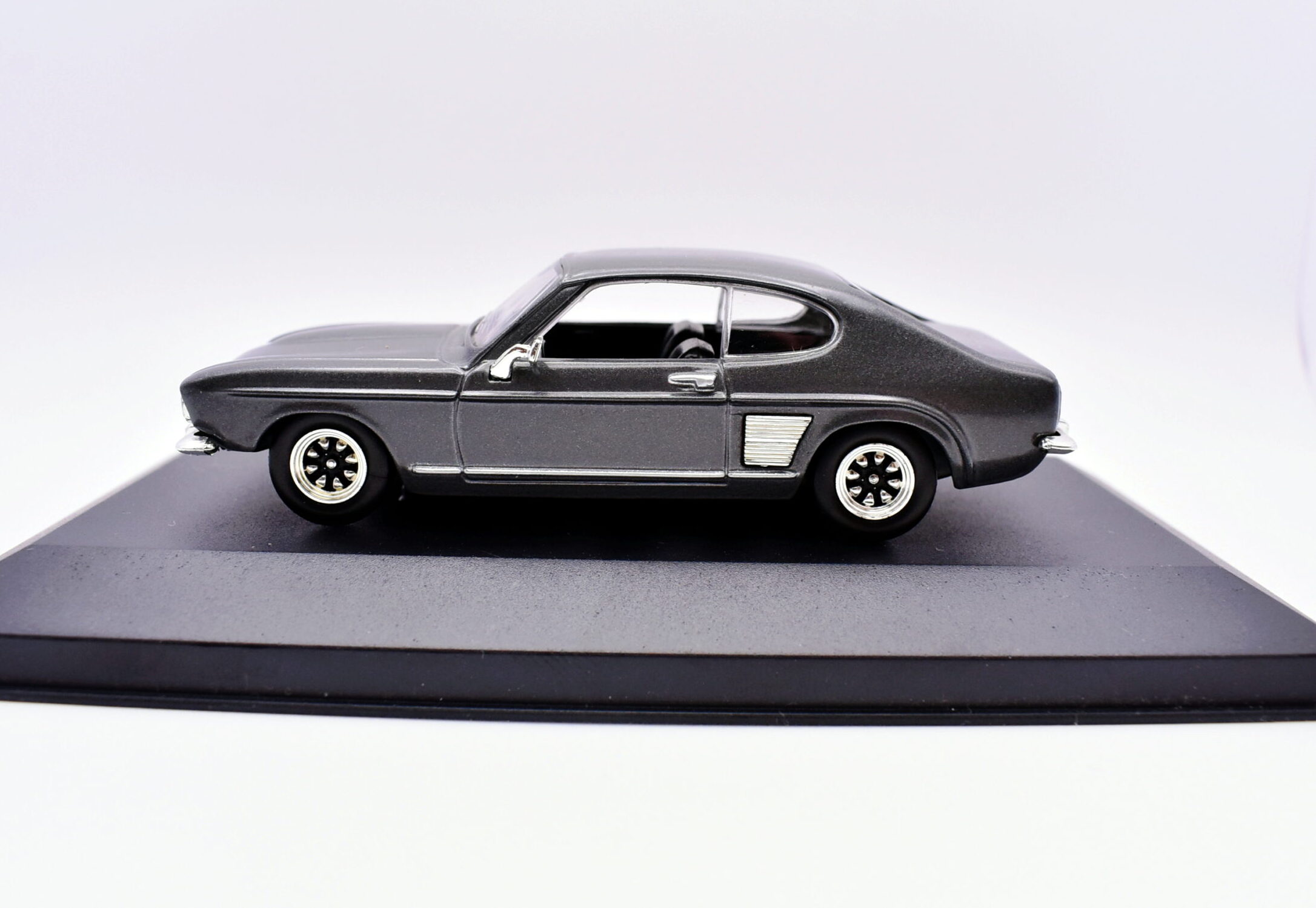 Modellino Auto Scala 1:43 ford capri diecast modellismo statico - immagine 2