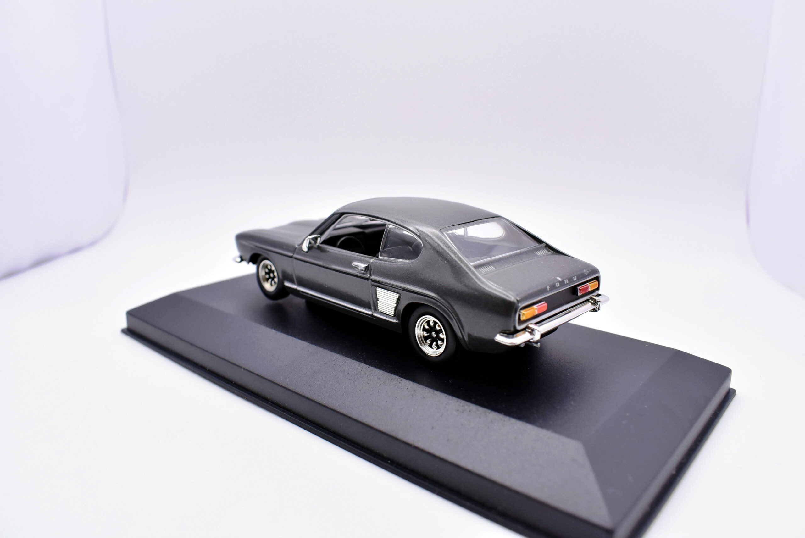 Modellino Auto Scala 1:43 ford capri diecast modellismo statico - immagine 3