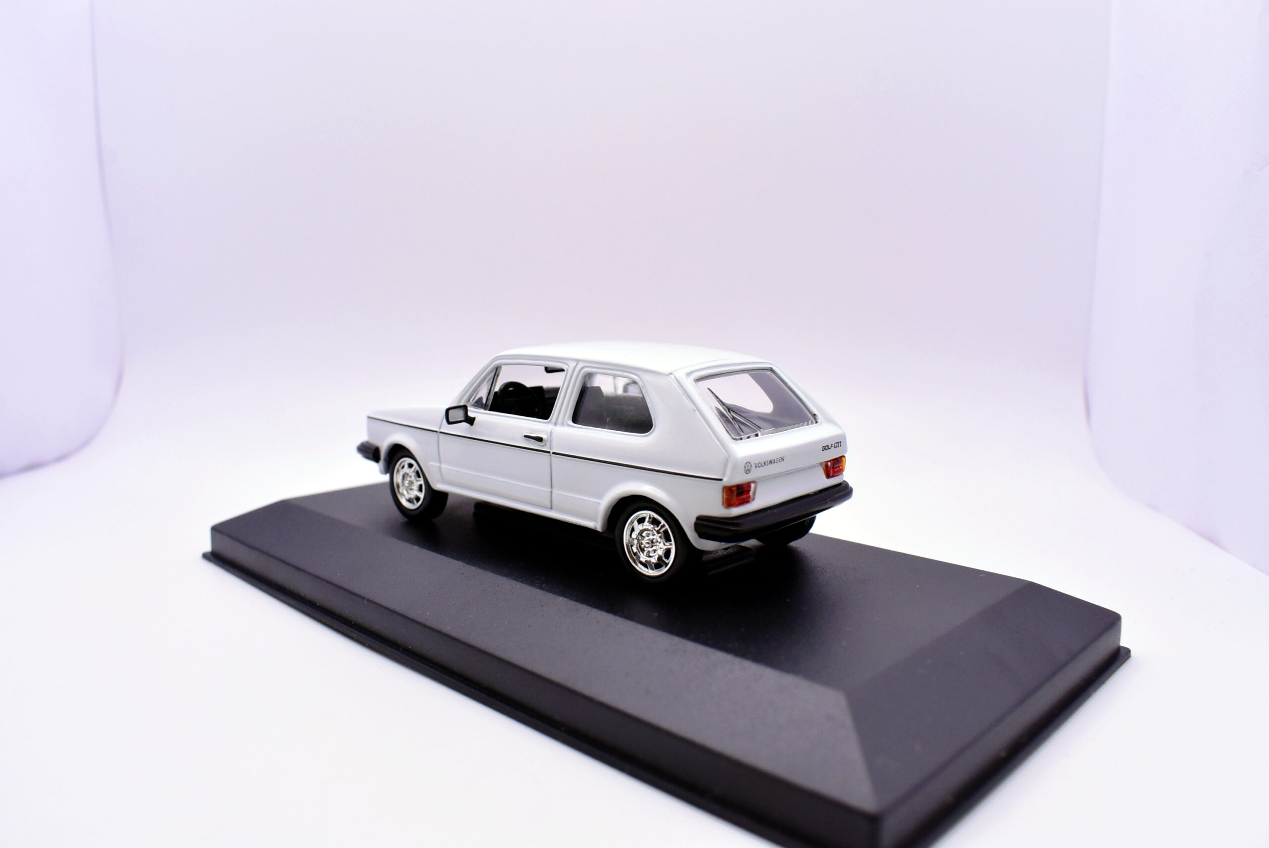 Modellino Auto Scala 1:43 VW golf gti diecast modellismo statico - immagine 3