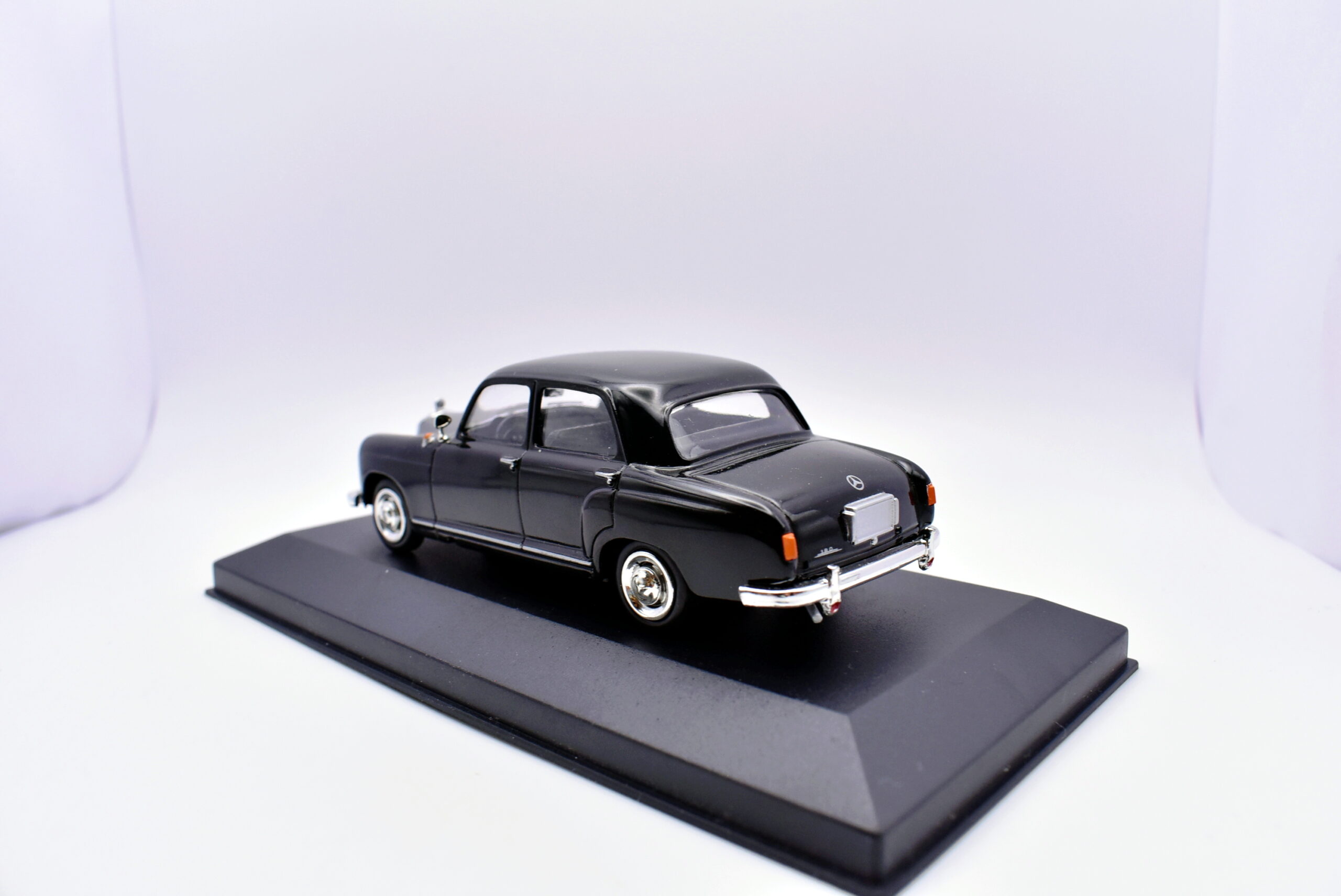 Modellino Auto Scala 1:43 mercedes benz 190 diecast modellismo statico - immagine 3
