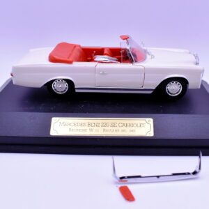 Modellino auto scala 1:43 mercedes benz 220 se diecast modellismo statico