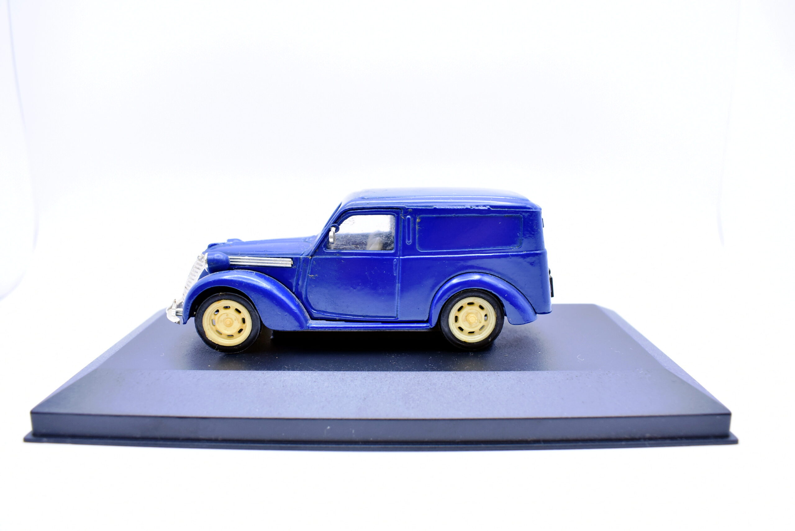 Modellino auto scala 1:43 fiat 1100 Brumm diecast modellismo statico - immagine 2