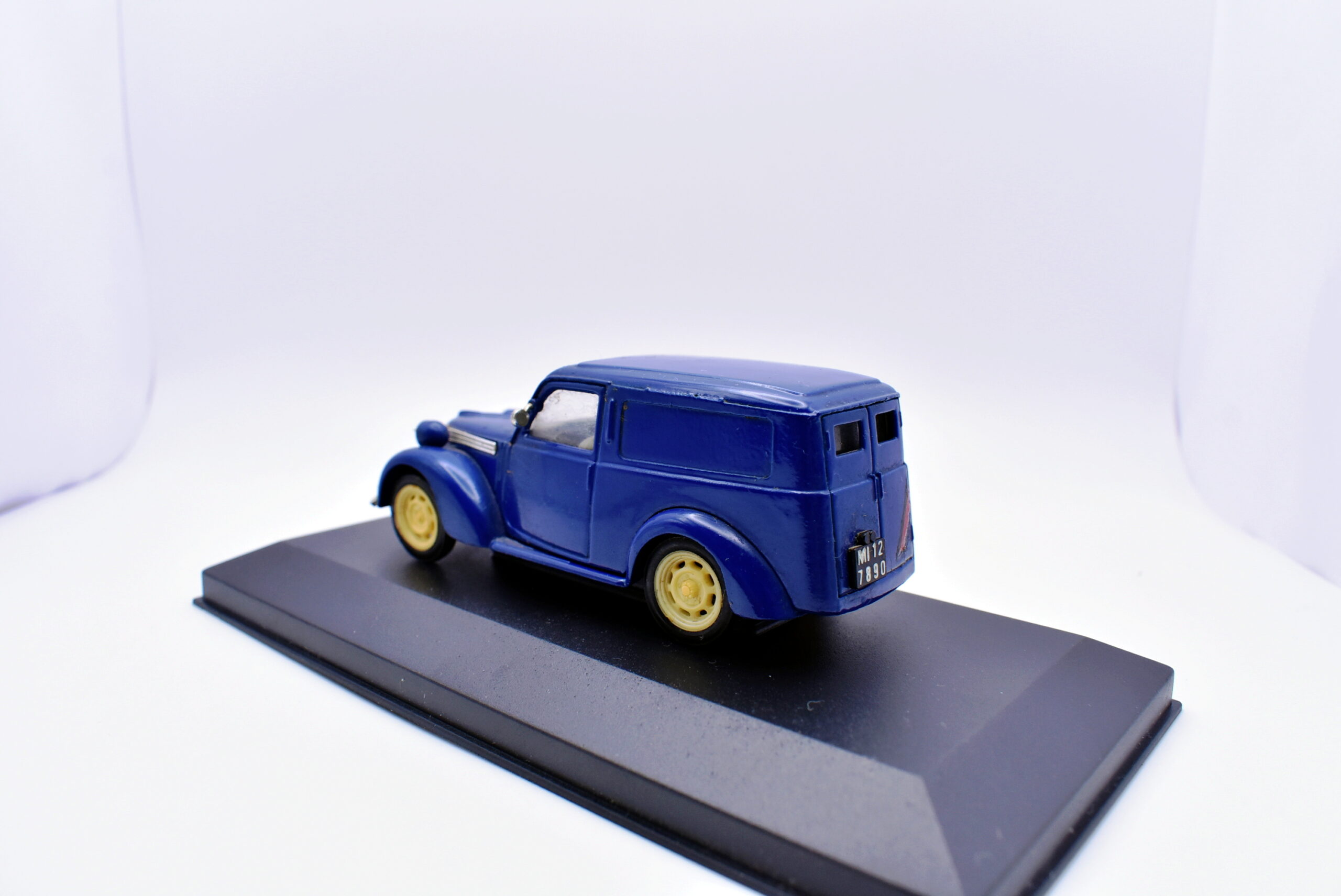 Modellino auto scala 1:43 fiat 1100 Brumm diecast modellismo statico - immagine 3