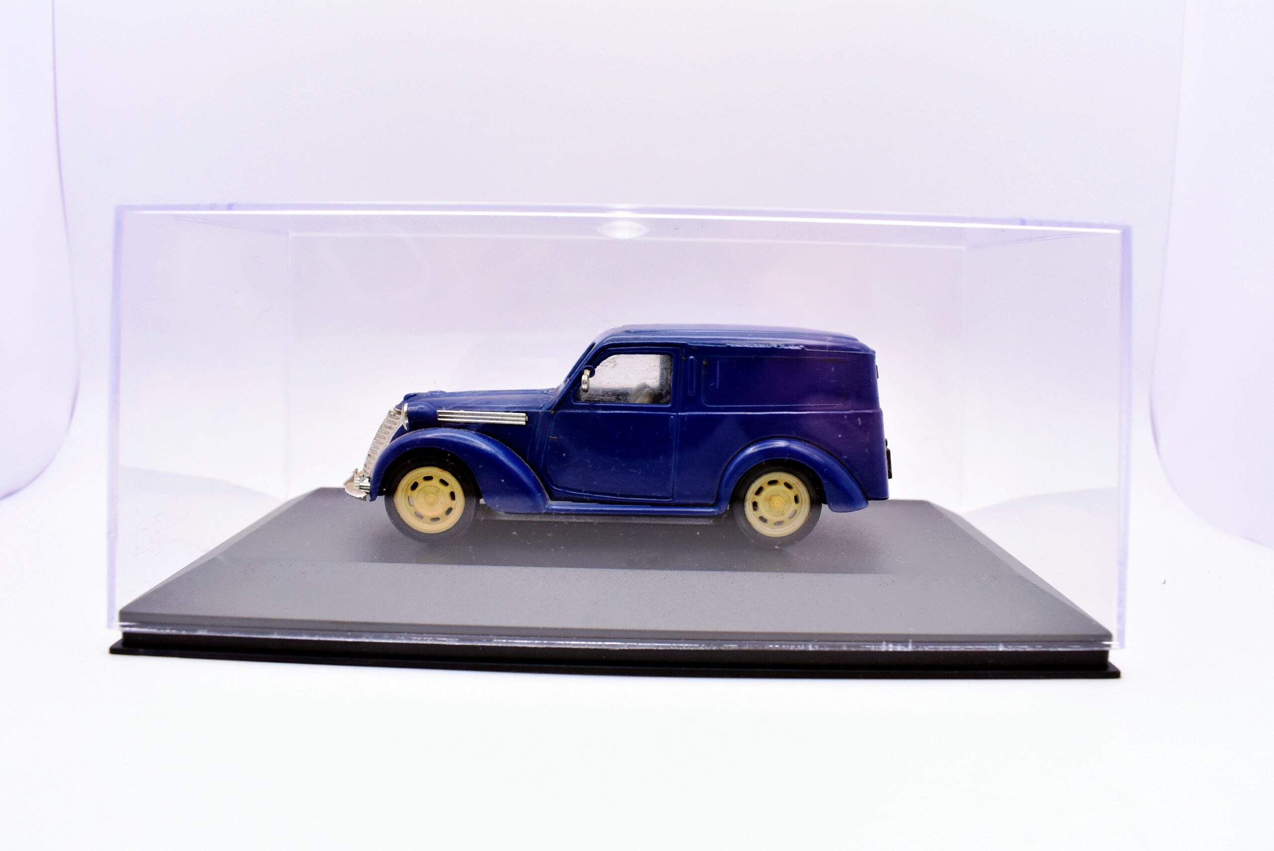 Modellino auto scala 1:43 fiat 1100 Brumm diecast modellismo statico - immagine 4