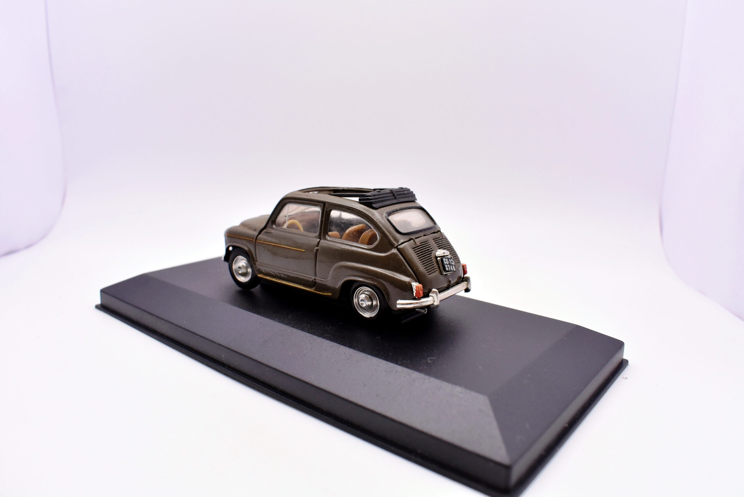 Modellino auto scala 1:43 fiat 600 Brumm diecast modellismo statico - immagine 3