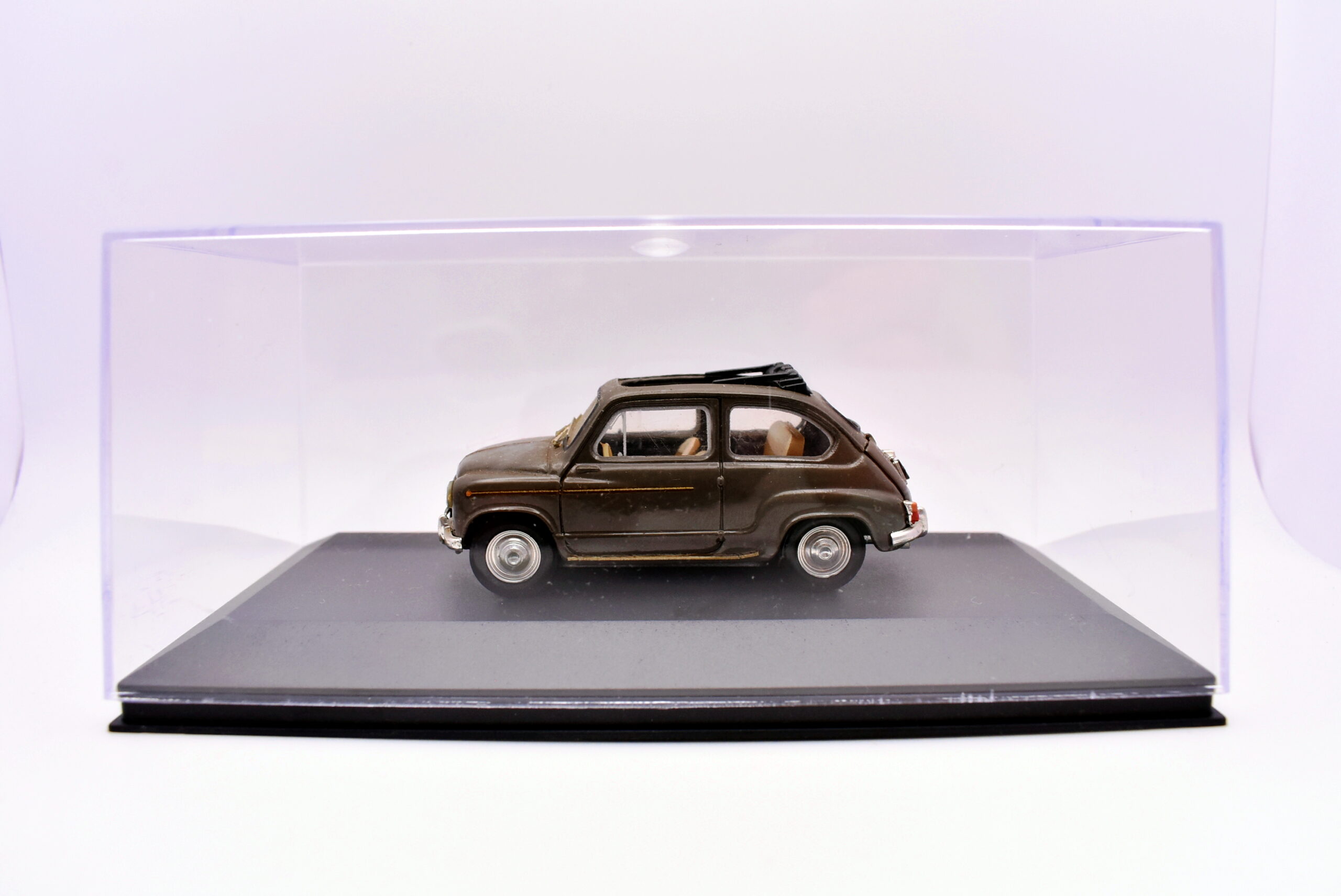 Modellino auto scala 1:43 fiat 600 Brumm diecast modellismo statico - immagine 4