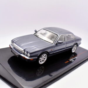 Modellino auto scala 1:43 jaguar xj8 x308 diecast modellismo ixo