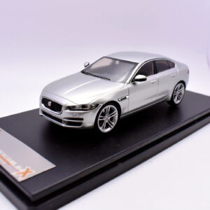 Modellino auto scala 1:43 jaguar XE diecast modellismo ixo