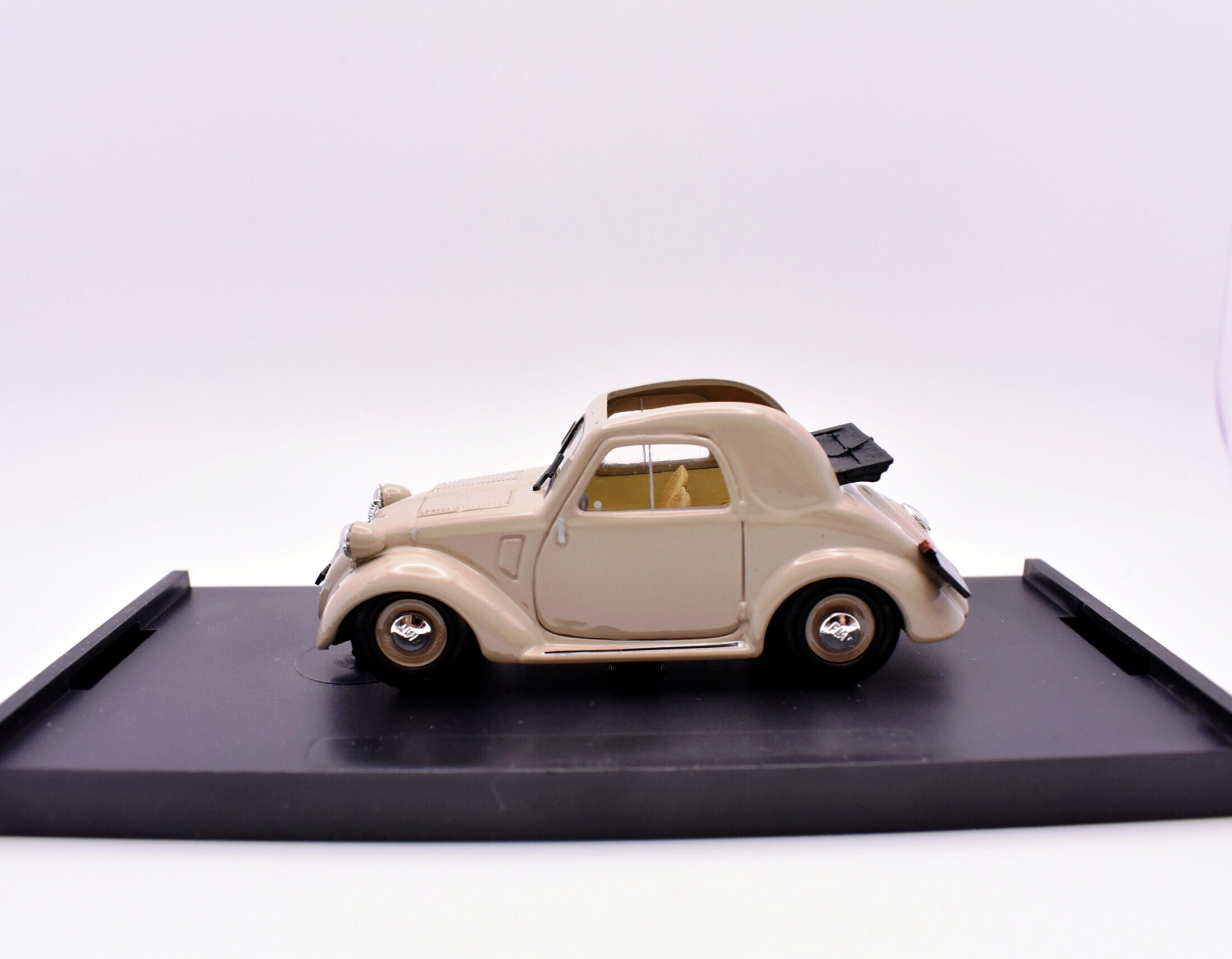 Modellino auto scala 1:43 fiat 500 topolino diecast modellismo collezione brumm