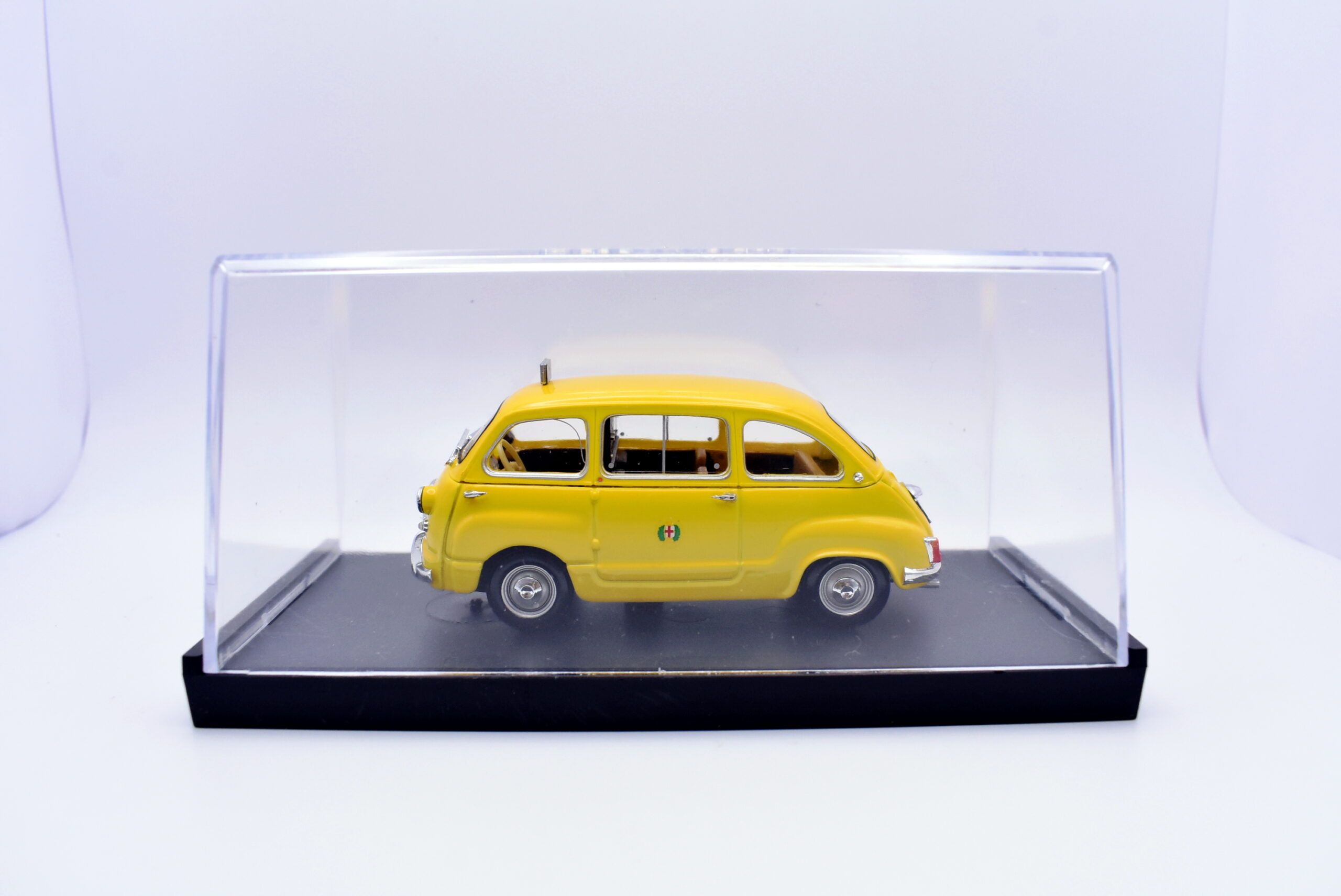 Modellino auto scala 1:43 fiat 600 D taxi multipla modellismo collezione brumm - immagine 2