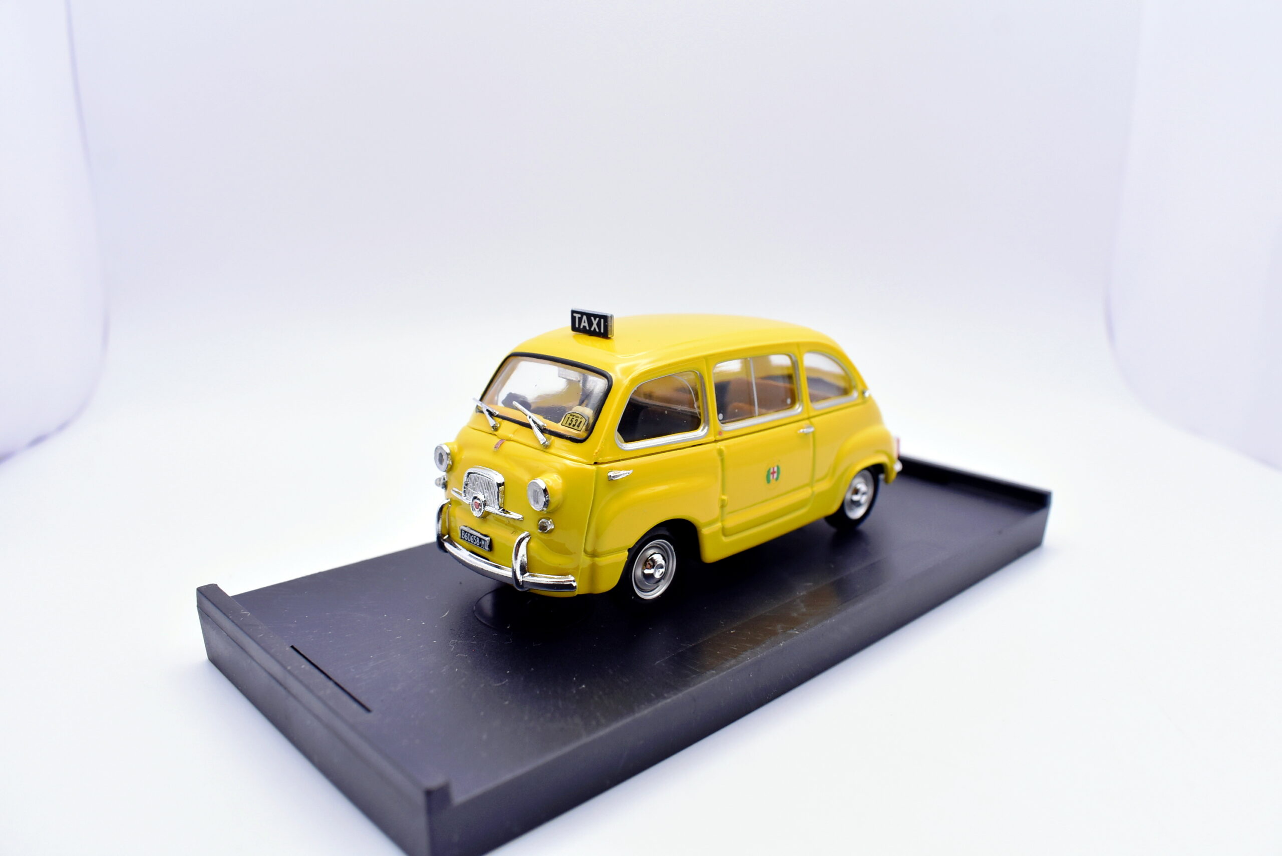 Modellino auto scala 1:43 fiat 600 D taxi multipla modellismo collezione brumm - immagine 3
