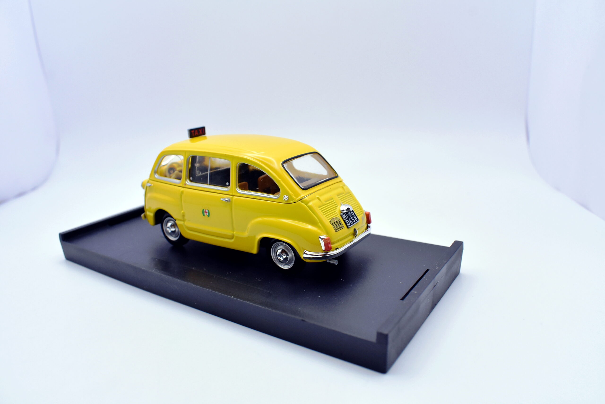 Modellino auto scala 1:43 fiat 600 D taxi multipla modellismo collezione brumm - immagine 4