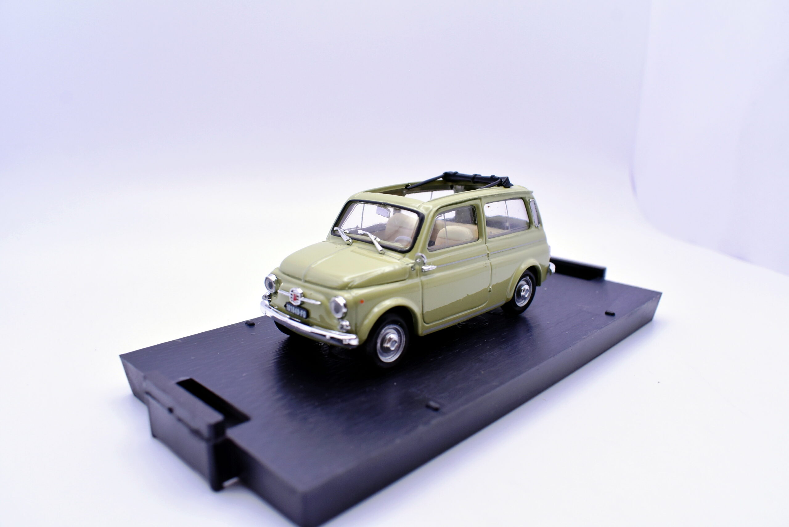 Modellino auto scala 1:43 fiat 500 giardiniera diecast modellismo collezione brumm - immagine 3