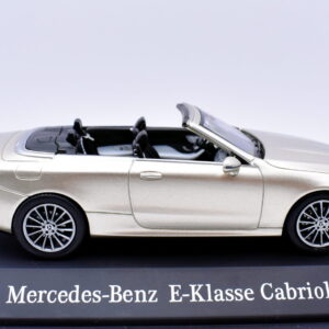 Modellino auto mercedes benz E-Class convertible scala 1:43 diecast modellismo statico