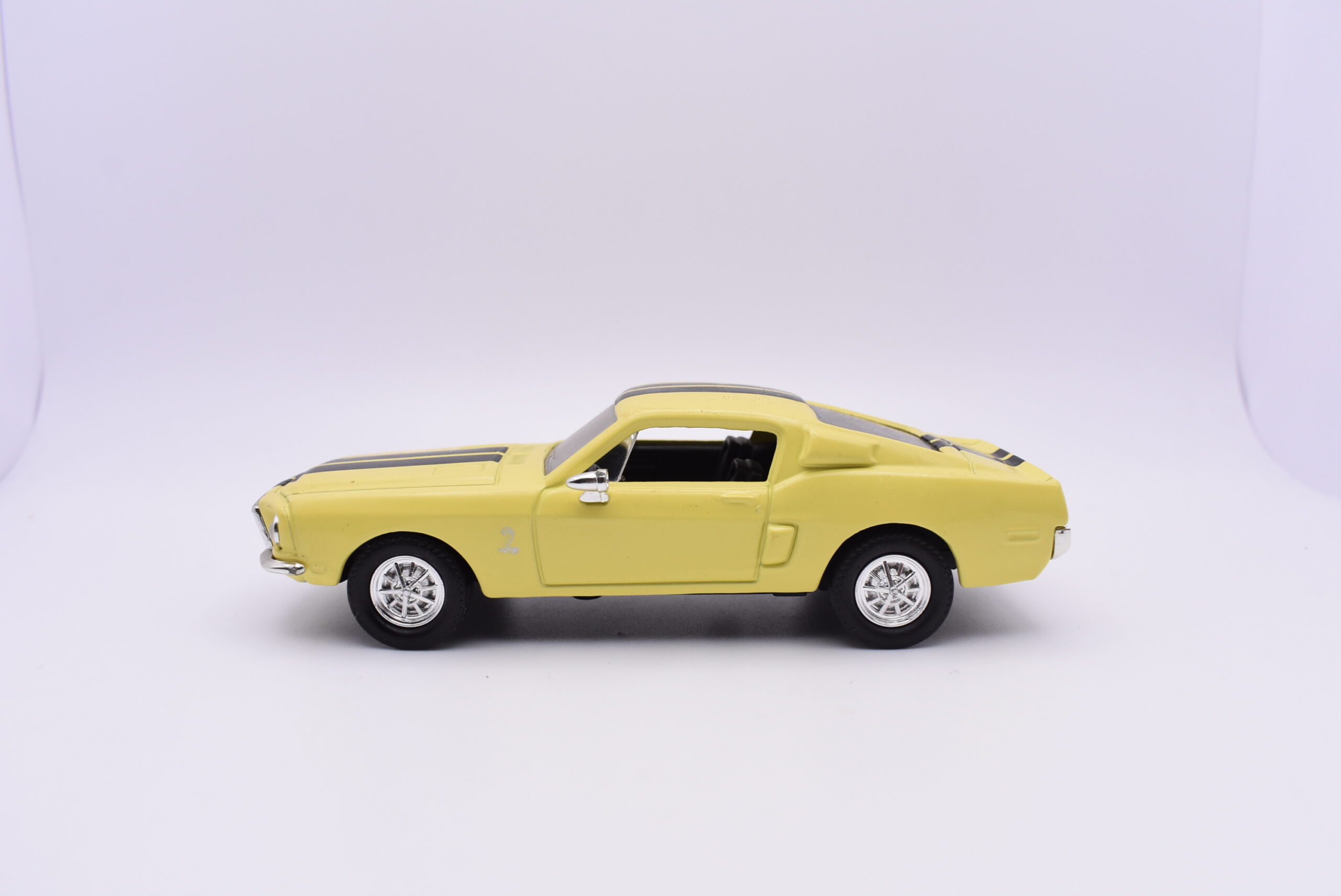 Modellino auto scala 1:43 ford shelby gt 500kr road signature diecast modellismo statico - immagine 2