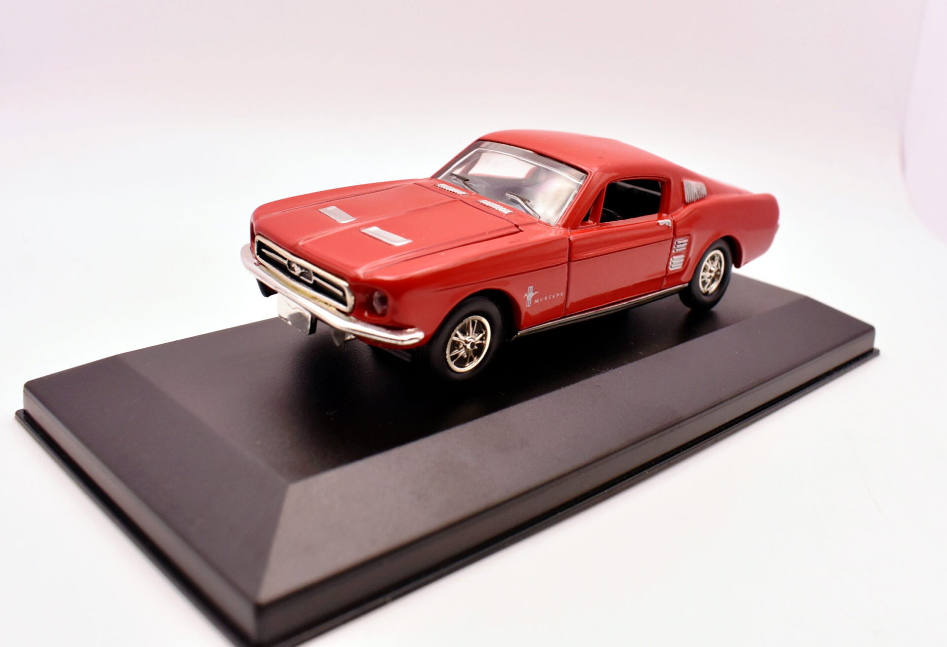 Modellino auto scala 1:43 ford mustang modellismo da collezione