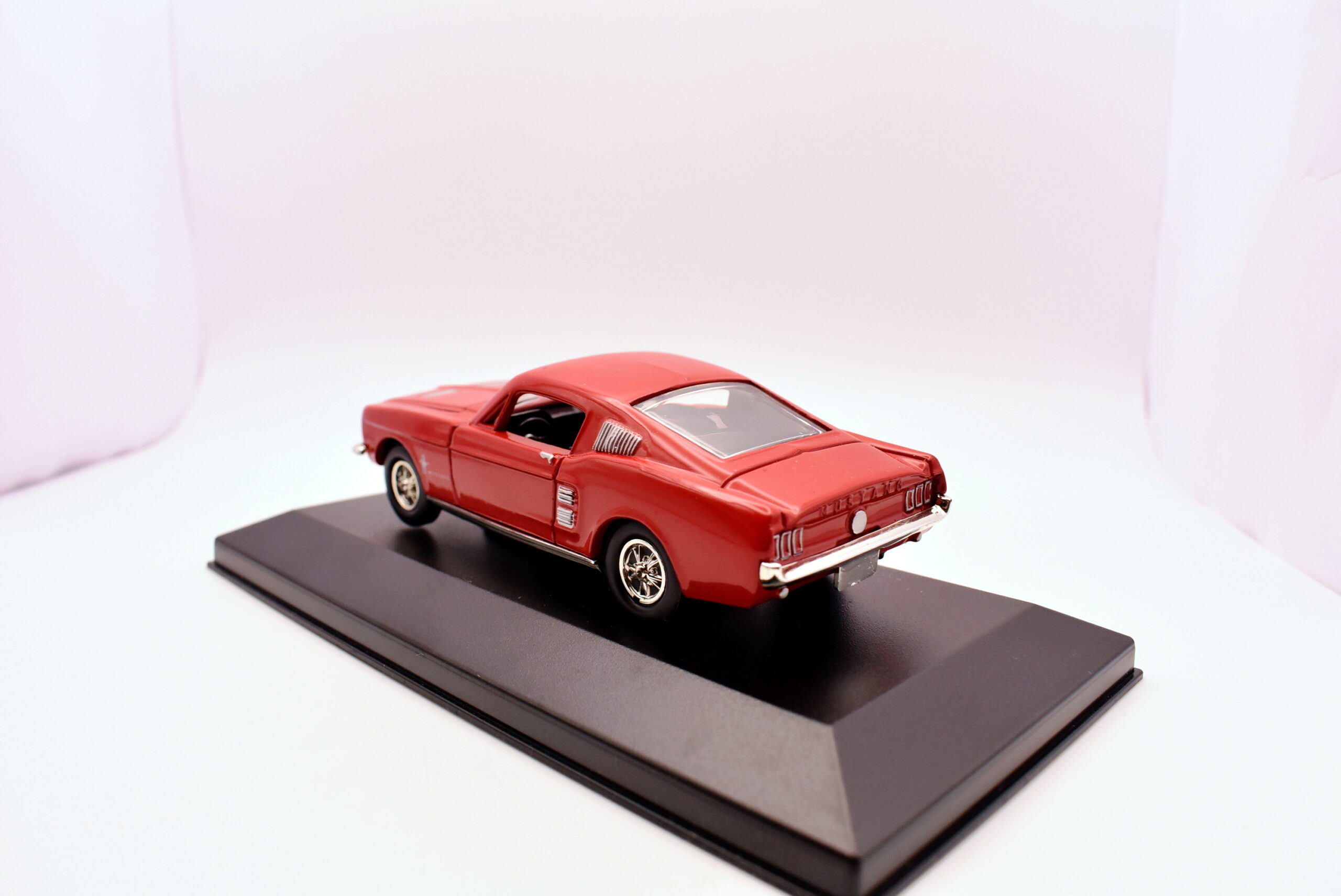 Modellino auto scala 1:43 ford mustang modellismo da collezione - immagine 3