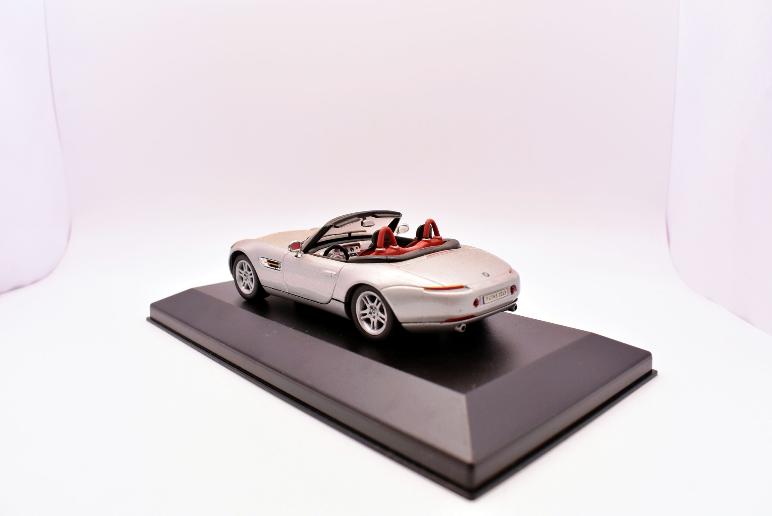 Modellino auto scala 1:43 bmw z8 modellismo da collezione - immagine 4