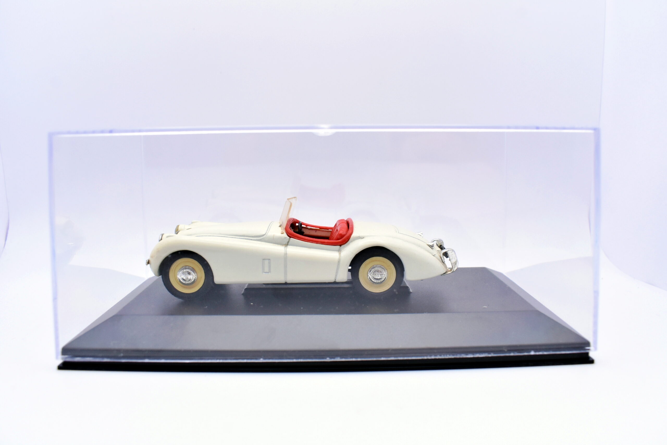 Modellino auto scala 1:43 jaguar xk120 brumm modellismo da collezione - immagine 4