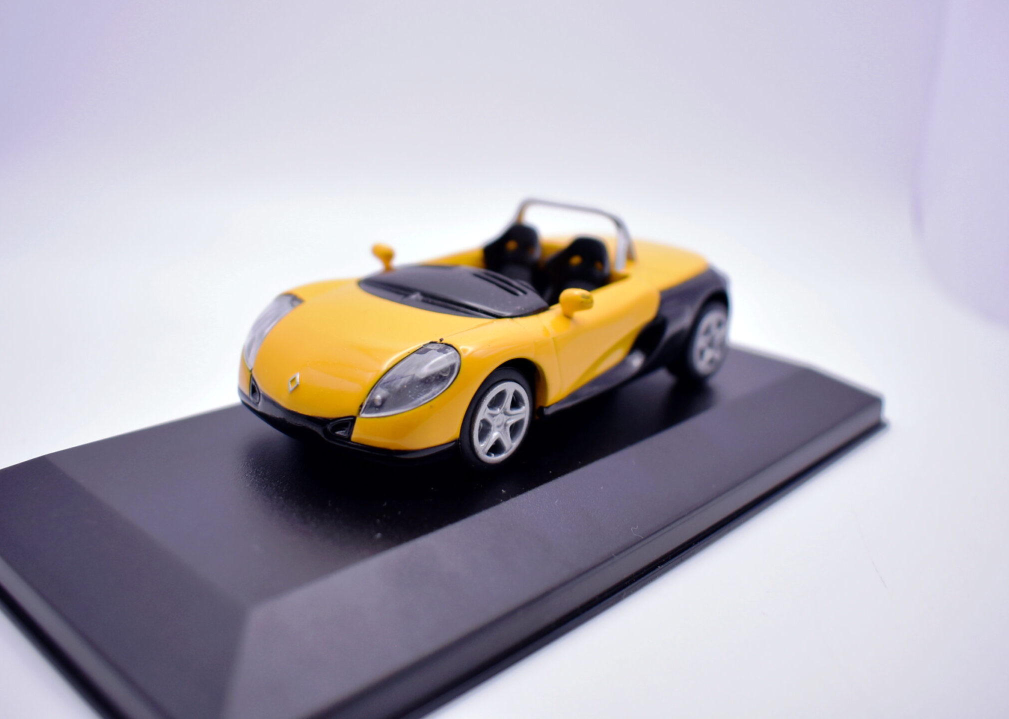 Modellino auto scala 1:43 renault spider modellismo da collezione - immagine 2