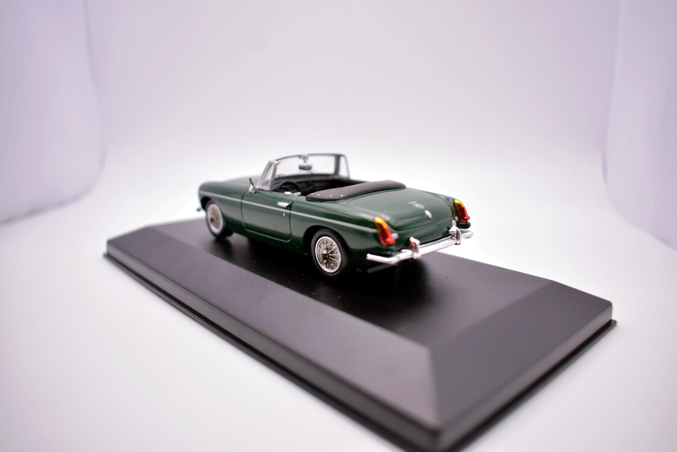 Modellino auto scala 1:43 mgb type-gt modellismo da collezione - immagine 4
