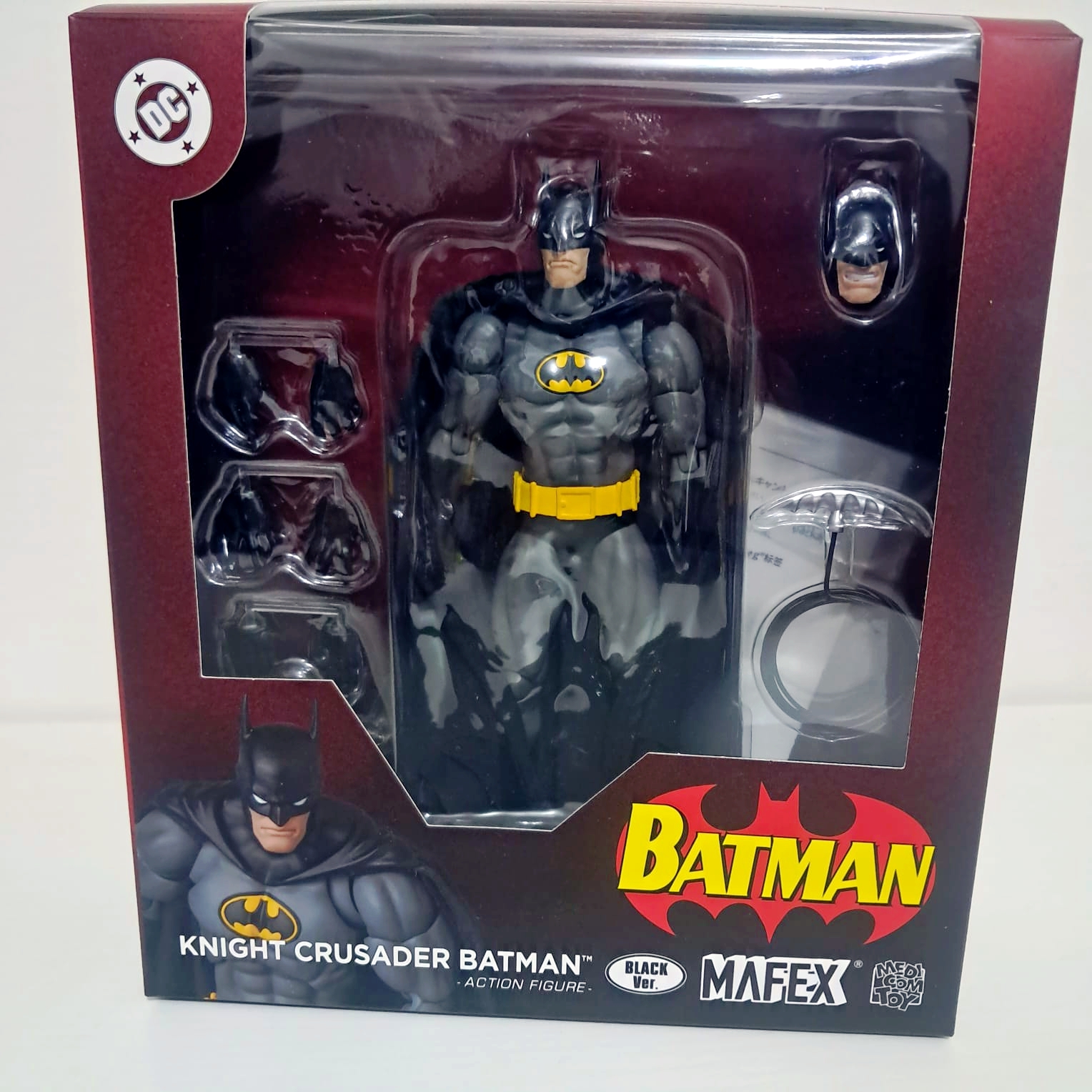 Action figure Batman Knight Crusader Black Ver MAFEX No.270 Medicom Toy DC Comics