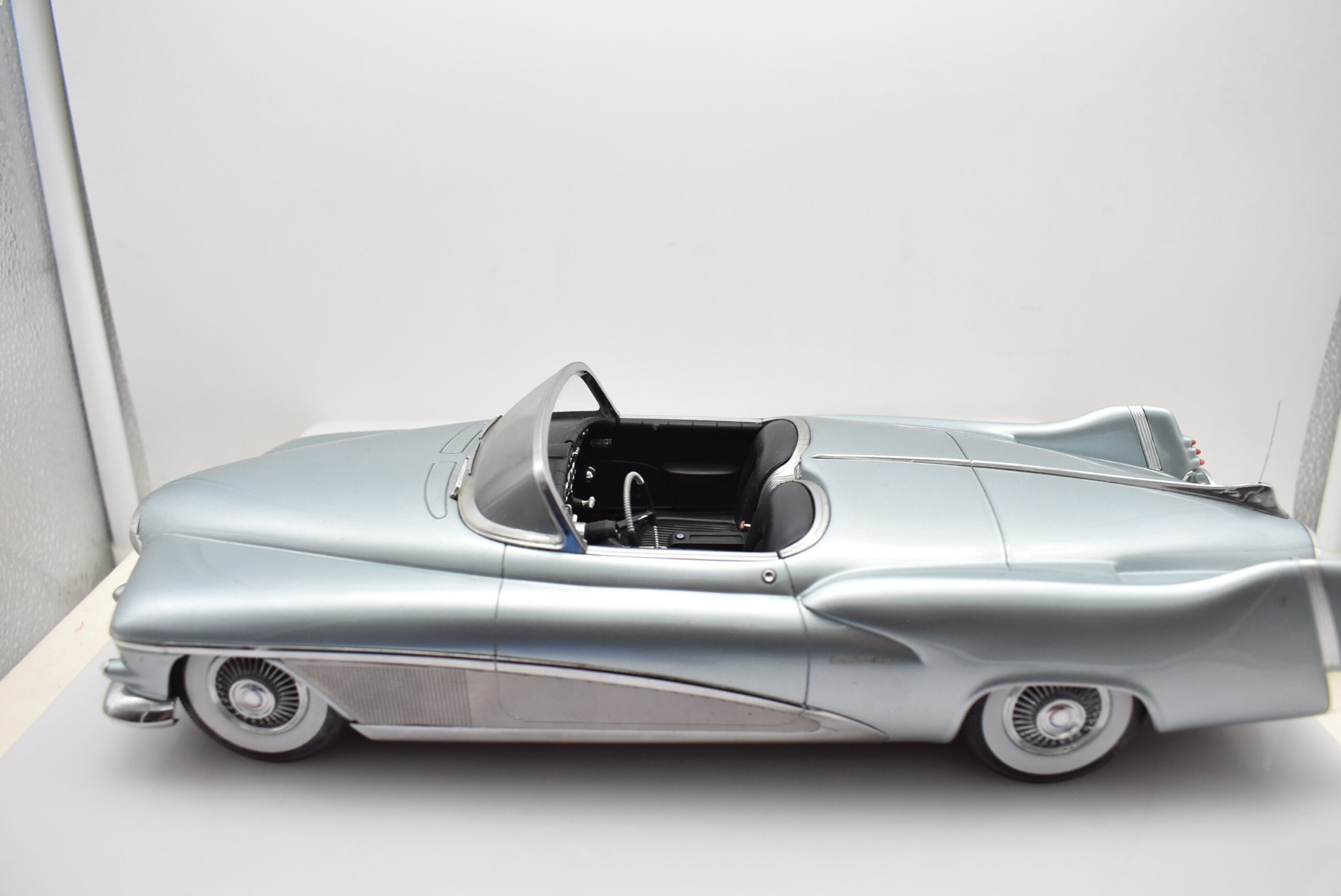 Modellino auto scala 1:18 buick le sabre concept minichamps modellismo da collezione - immagine 2