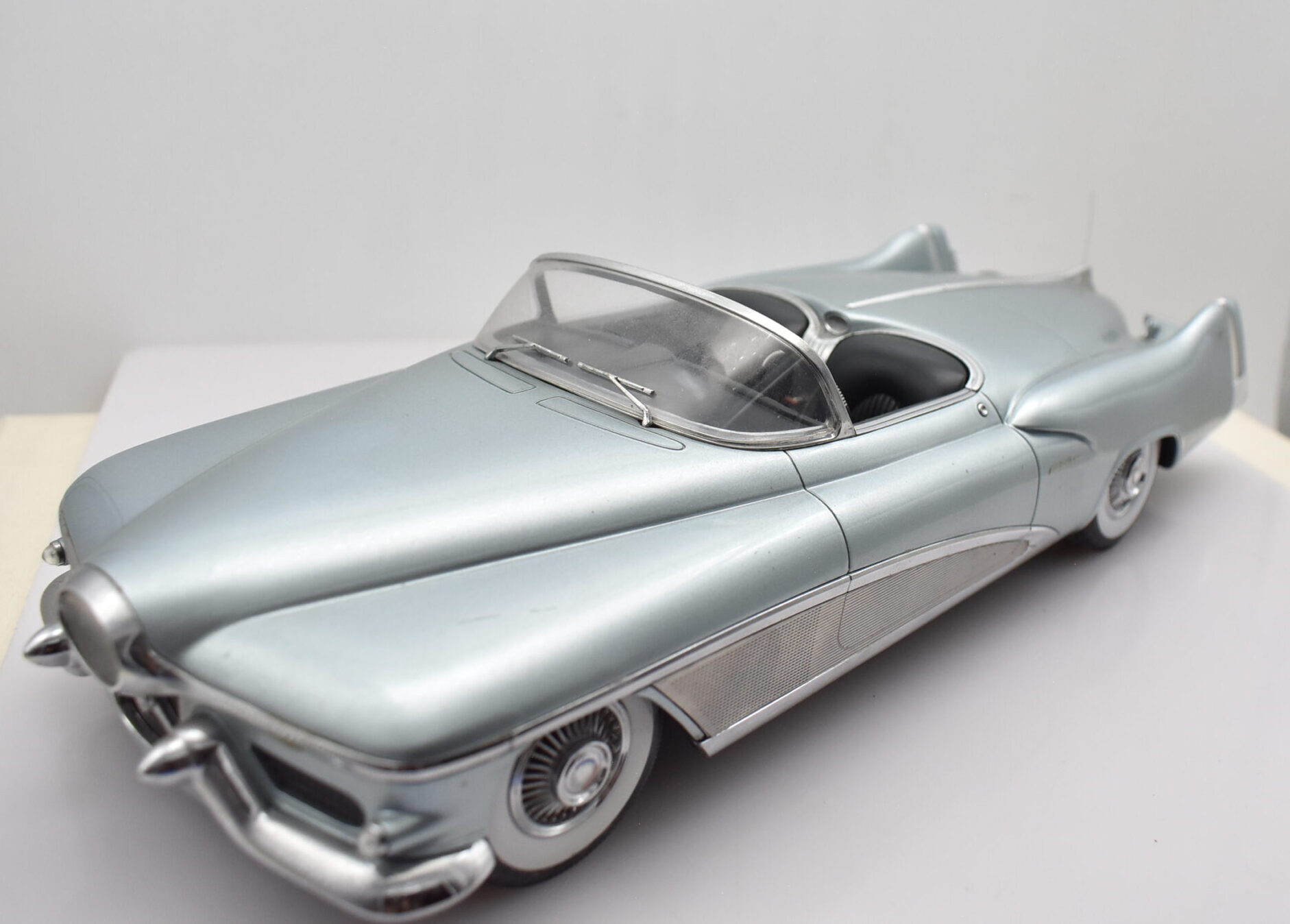 Modellino auto scala 1:18 buick le sabre concept minichamps modellismo da collezione